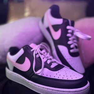 Nike Black and Pink Athletic Shoes. NEVER WORN. Bought 6 months ago. GREAT GIFT